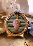 Pendentif en Agate Crazy Lace – Percé à la main & cordon macramé réglable